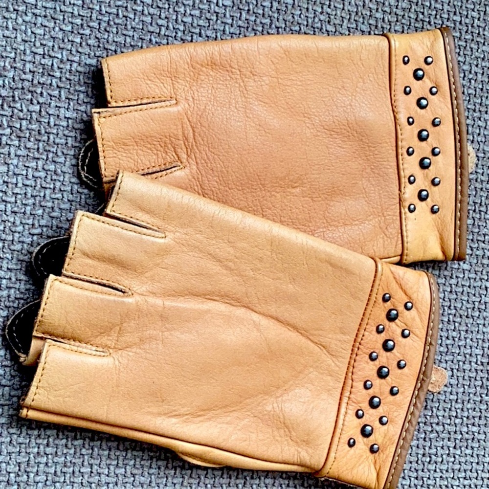 Leather motorcycle gloves
